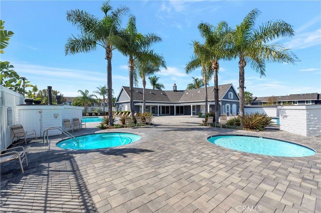 107 Yorktown Lane, Costa Mesa, CA 92626