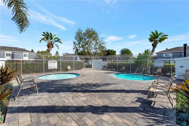 107 Yorktown Lane, Costa Mesa, CA 92626
