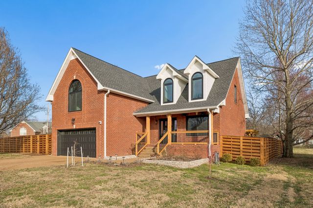 220 Lone Oak Dr, White House, TN 37188