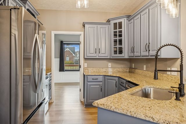 220 Lone Oak Dr, White House, TN 37188