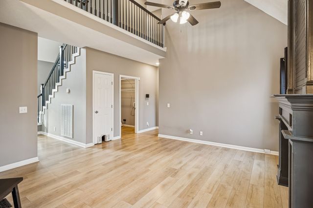 220 Lone Oak Dr, White House, TN 37188