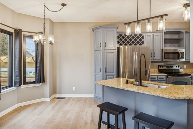 220 Lone Oak Dr, White House, TN 37188