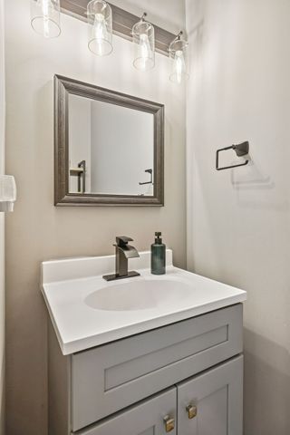 220 Lone Oak Dr, White House, TN 37188