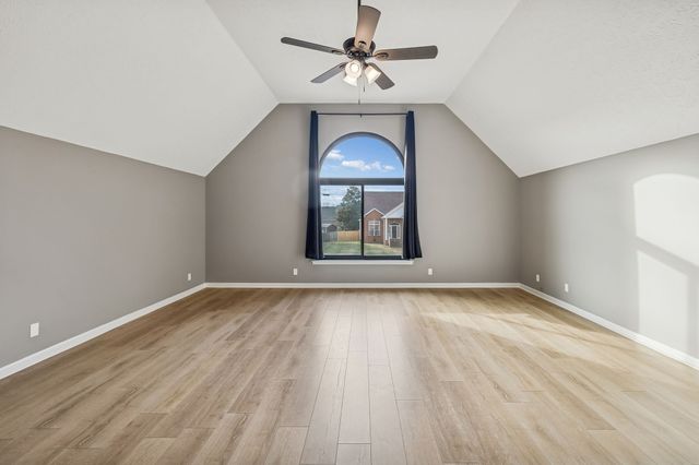 220 Lone Oak Dr, White House, TN 37188