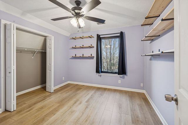 220 Lone Oak Dr, White House, TN 37188