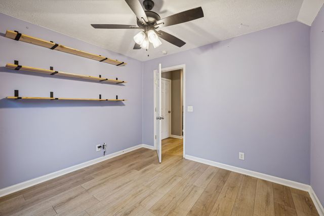 220 Lone Oak Dr, White House, TN 37188