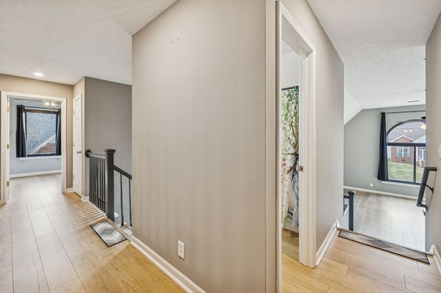 220 Lone Oak Dr, White House, TN 37188