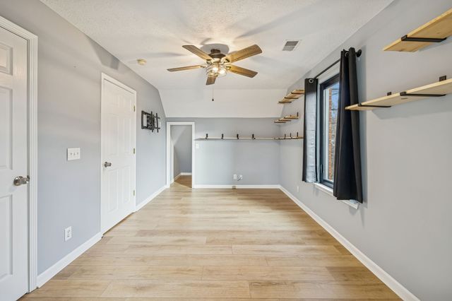 220 Lone Oak Dr, White House, TN 37188