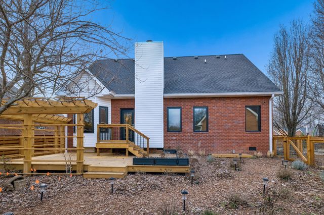 220 Lone Oak Dr, White House, TN 37188