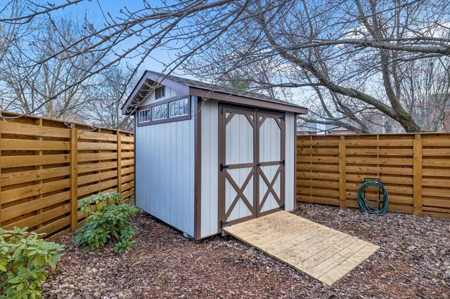 220 Lone Oak Dr, White House, TN 37188