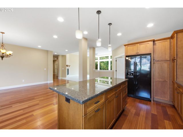 19484 Sw Lorna Ln, Lake Oswego, OR 97035