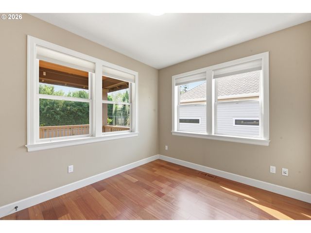 19484 Sw Lorna Ln, Lake Oswego, OR 97035