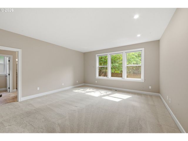 19484 Sw Lorna Ln, Lake Oswego, OR 97035