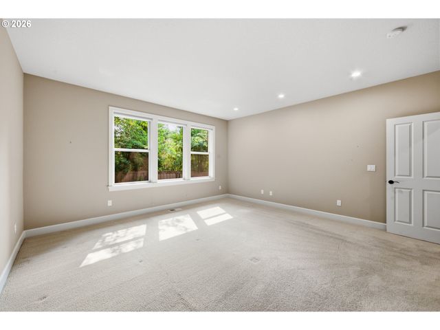 19484 Sw Lorna Ln, Lake Oswego, OR 97035