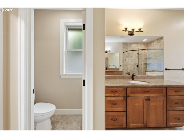 19484 Sw Lorna Ln, Lake Oswego, OR 97035