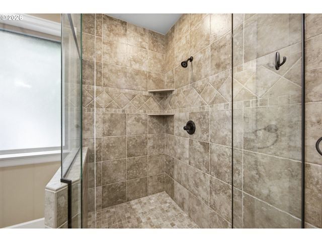 19484 Sw Lorna Ln, Lake Oswego, OR 97035