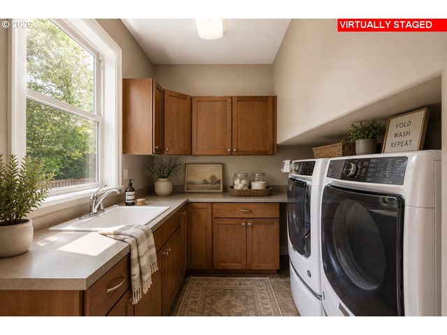 19484 Sw Lorna Ln, Lake Oswego, OR 97035
