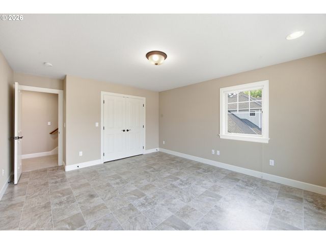 19484 Sw Lorna Ln, Lake Oswego, OR 97035