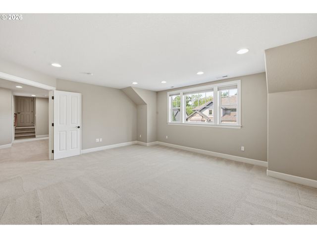19484 Sw Lorna Ln, Lake Oswego, OR 97035