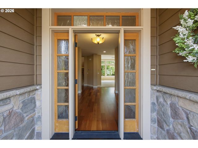 19484 Sw Lorna Ln, Lake Oswego, OR 97035