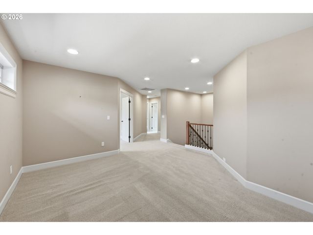 19484 Sw Lorna Ln, Lake Oswego, OR 97035