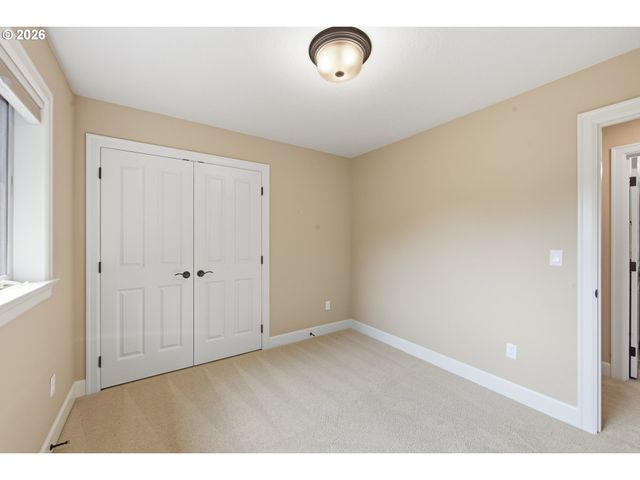 19484 Sw Lorna Ln, Lake Oswego, OR 97035