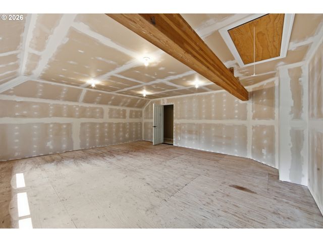 19484 Sw Lorna Ln, Lake Oswego, OR 97035