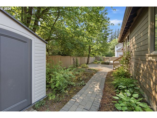 19484 Sw Lorna Ln, Lake Oswego, OR 97035