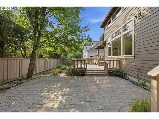 19484 Sw Lorna Ln, Lake Oswego, OR 97035