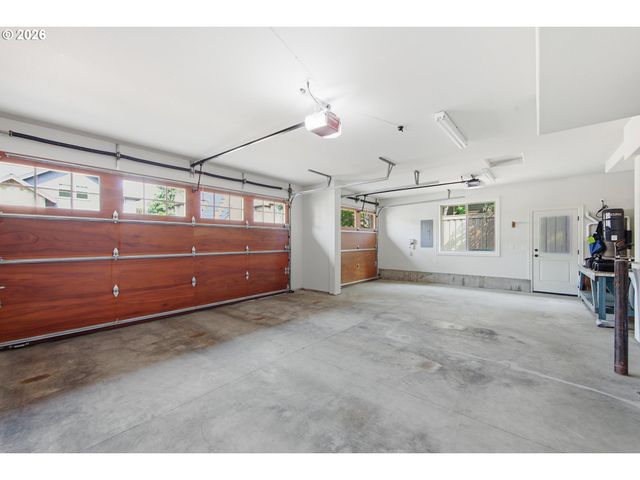 19484 Sw Lorna Ln, Lake Oswego, OR 97035