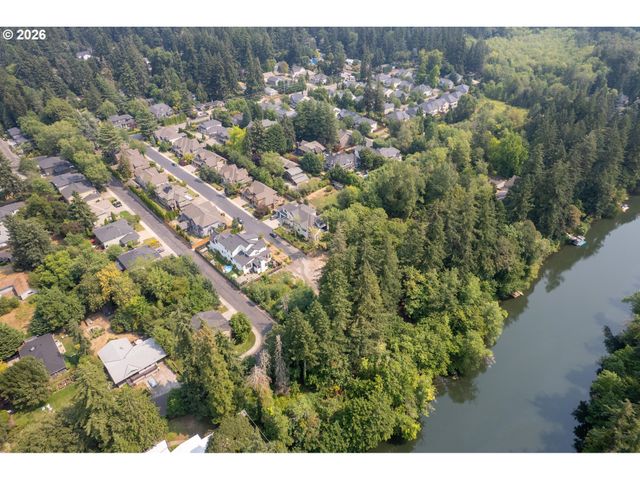 19484 Sw Lorna Ln, Lake Oswego, OR 97035