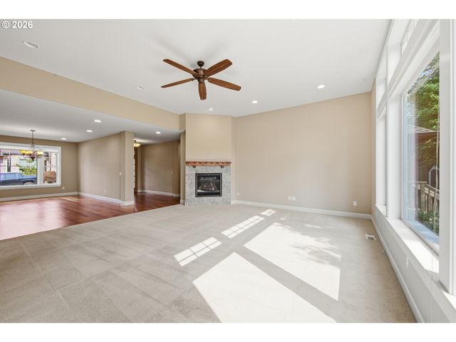 19484 Sw Lorna Ln, Lake Oswego, OR 97035