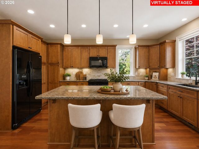 19484 Sw Lorna Ln, Lake Oswego, OR 97035