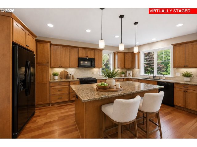 19484 Sw Lorna Ln, Lake Oswego, OR 97035