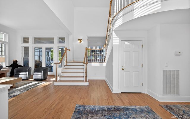 1 Pembroke Drive, Glen Cove, NY 11542