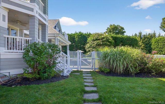 1 Pembroke Drive, Glen Cove, NY 11542