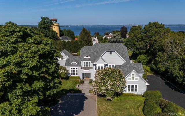 1 Pembroke Drive, Glen Cove, NY 11542