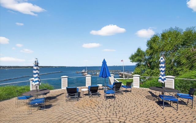 1 Pembroke Drive, Glen Cove, NY 11542