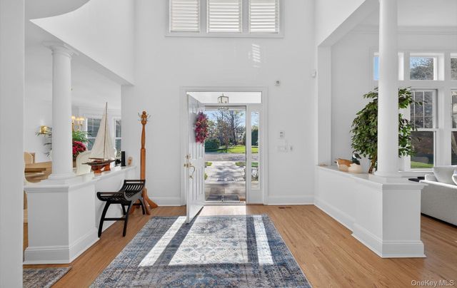 1 Pembroke Drive, Glen Cove, NY 11542