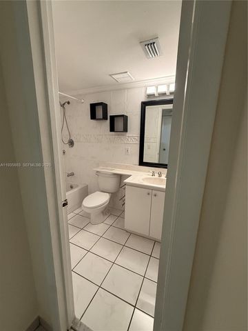 5033 NW 7th St 408, Miami, FL 33126