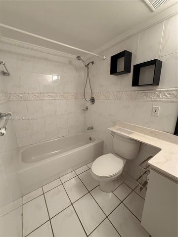 5033 NW 7th St 408, Miami, FL 33126