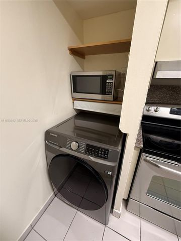 5033 NW 7th St 408, Miami, FL 33126