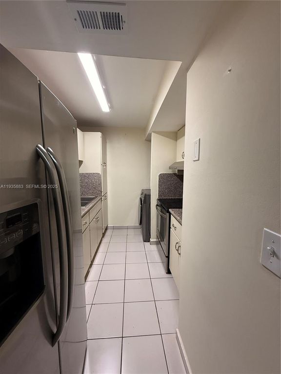 5033 NW 7th St 408, Miami, FL 33126