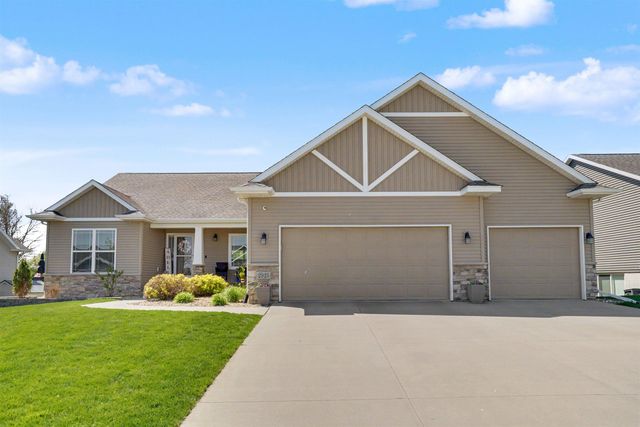 2921 Timber Cove Drive, Cedar Falls, IA 50613