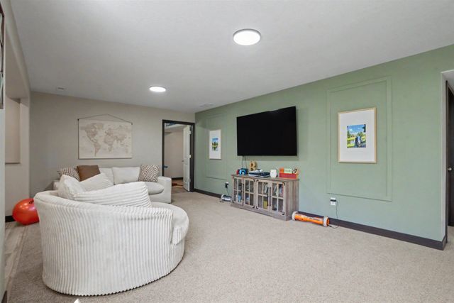 2921 Timber Cove Drive, Cedar Falls, IA 50613