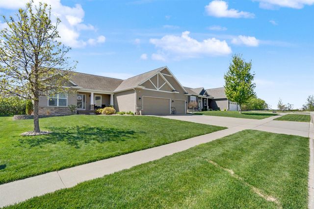2921 Timber Cove Drive, Cedar Falls, IA 50613