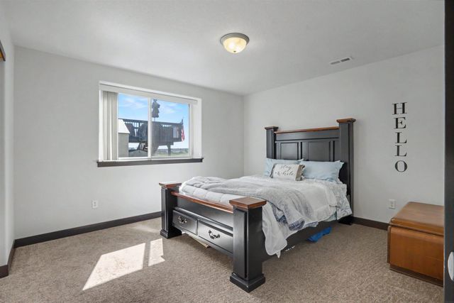 2921 Timber Cove Drive, Cedar Falls, IA 50613