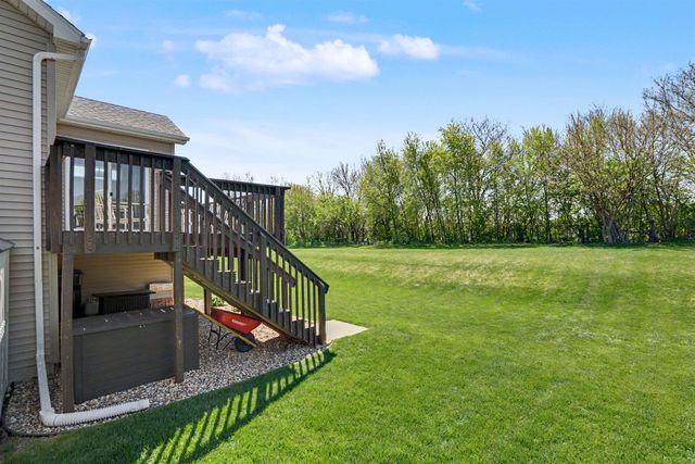 2921 Timber Cove Drive, Cedar Falls, IA 50613