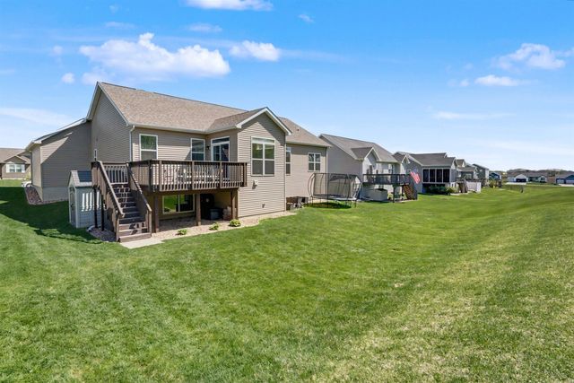 2921 Timber Cove Drive, Cedar Falls, IA 50613