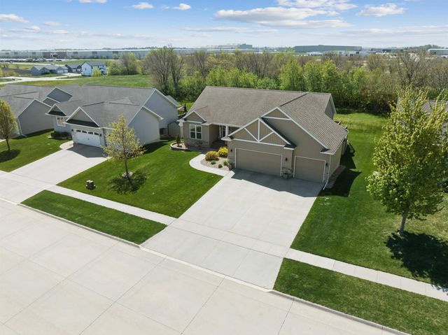2921 Timber Cove Drive, Cedar Falls, IA 50613